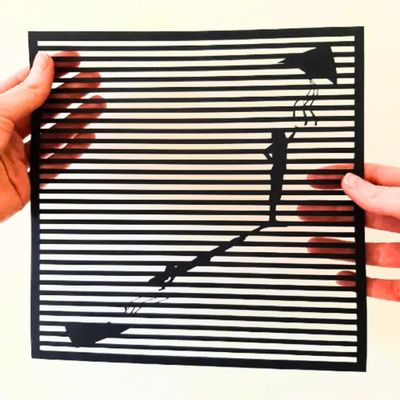 Autres décorations murales - Paper Cut Noir - Découpe Artisanale - SILHOUETTE ENVOLLEE 2 - LUMBRA BY PELLAS