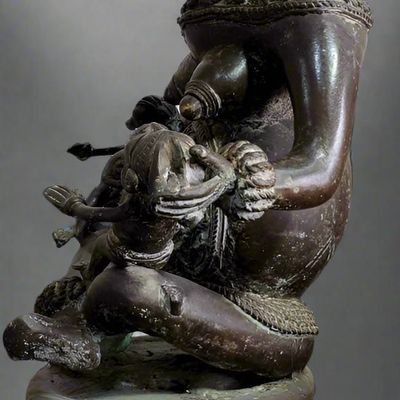 Sculptures, statuettes and miniatures - Maternity in bronze - Art Tikar from Cameroon - QUINTESSENCE AFRICAINE