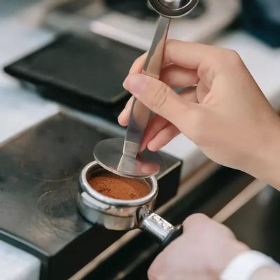 Tea and coffee accessories - Coffee press with measuring spoon - 3 colors available - SOSTRAW & SMARTTHINGS