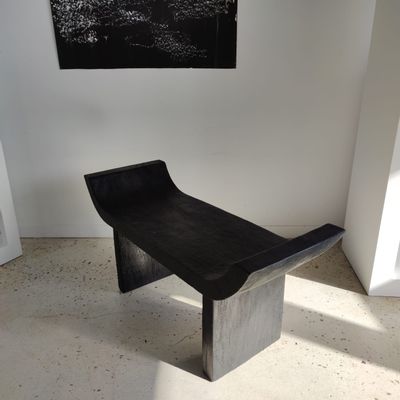 Bancs - Banc design assise incurvé en bois massif noir - OFFICE OBJETS