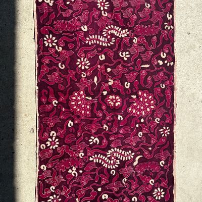 Tissus - Batik imprimé fuchsia foncé, tissu cérémoniel indonésien 185x50 - OFFICE OBJETS