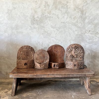 Sculptures, statuettes and miniatures - Decorative Indonesian carved wooden bell H22 L18 - OFFICE OBJETS