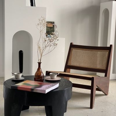 Tables basses - Coffee table, table basse quadripode en bois massif monoxyle noir H:35cm D:63cm - OFFICE OBJETS