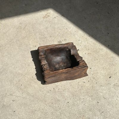 Sculptures, statuettes et miniatures - Coupe en teck asiatique brune foncée carrée - OFFICE OBJETS