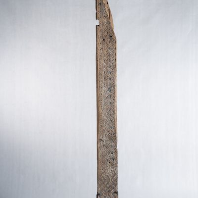 Sculptures, statuettes and miniatures - Indonesian construction element in carved wood mounted on a base from the island of Sulawesi (Toraja) (top left notch) - OFFICE OBJETS