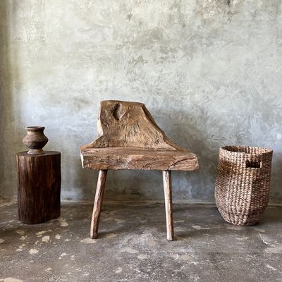 Fauteuils - Fauteuil organique massif quadripode en teck brut blond H82 L80 P50 - OFFICE OBJETS