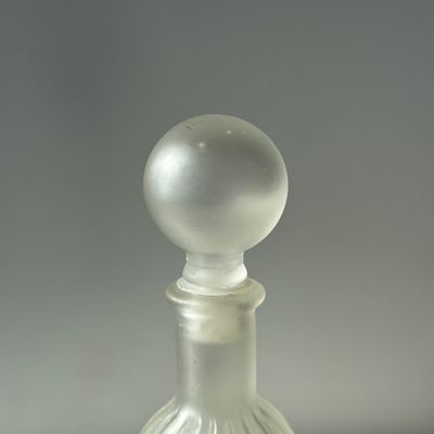 Carafes - Flacon ancien vintage à bouchon rond H21 - OFFICE OBJETS