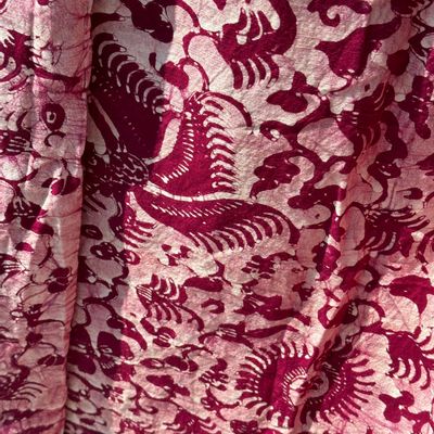 Tissus - Grand batik imprimé à dominante fushia, tissu cérémoniel indonésien 2m35x1m15 - OFFICE OBJETS