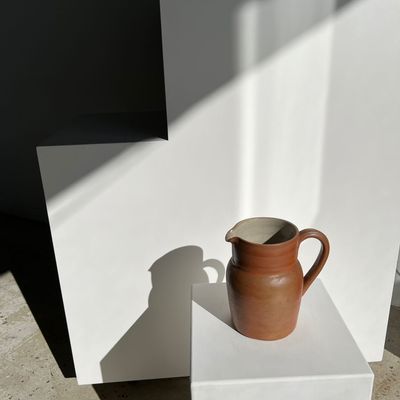 Carafes - Grand pichet en grès marque Fait main au dessous H: 20cm - OFFICE OBJETS