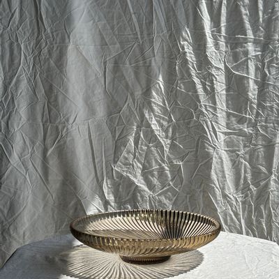 Plats et saladiers - Grande coupe en verre fumé strié Marque France - OFFICE OBJETS