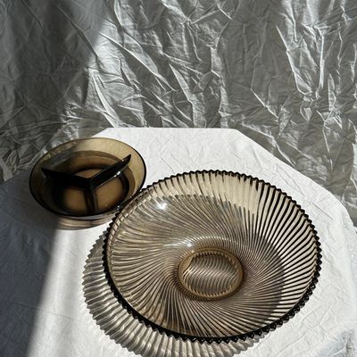 Plats et saladiers - Grande coupe en verre fumé strié Marque France - OFFICE OBJETS