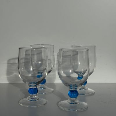 Verres à pied - Lot de 4 verres à eau à pied boule bleue - OFFICE OBJETS