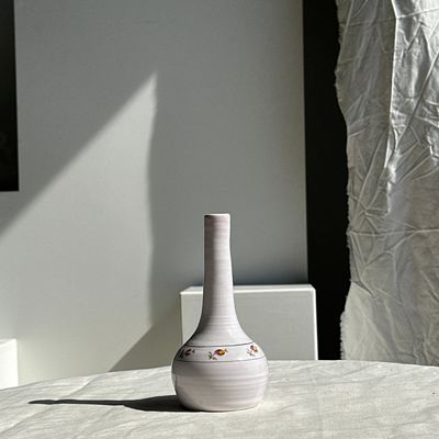 Vases - Mini vase soliflore en faïence à motifs de fleurs roses - OFFICE OBJETS