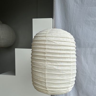Suspensions - Moyenne suspension en rotin et lin naturel japonisante en forme de lanterne H60 D45 - OFFICE OBJETS