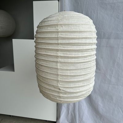 Suspensions - Moyenne suspension en rotin et lin naturel japonisante en forme de lanterne H60 D45 - OFFICE OBJETS