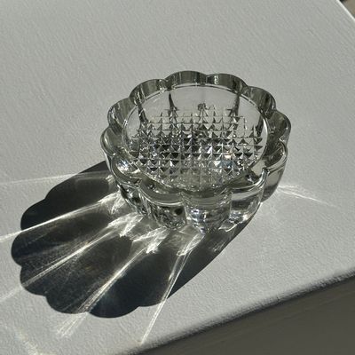 Installation accessories - Small glass ashtray in the shape of a flower France Reims Brand MO - OFFICE OBJETS