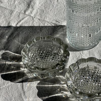 Accessoires à poser - Petit cendrier en verre en forme de fleur France Reims Marque MO - OFFICE OBJETS