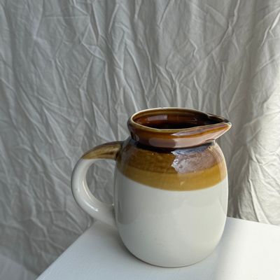 Carafes - Petit pichet bicolore blanc et marron Made in China - OFFICE OBJETS