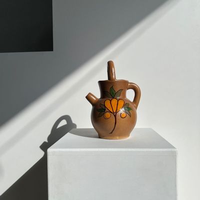 Carafes - Petit pichet boule en grès à motifs floraux marron - OFFICE OBJETS