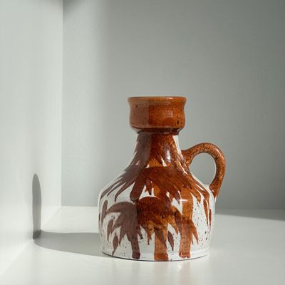 Carafes - Small white and brown vase or pitcher West Germany H:15cm D:10.5cm - OFFICE OBJETS