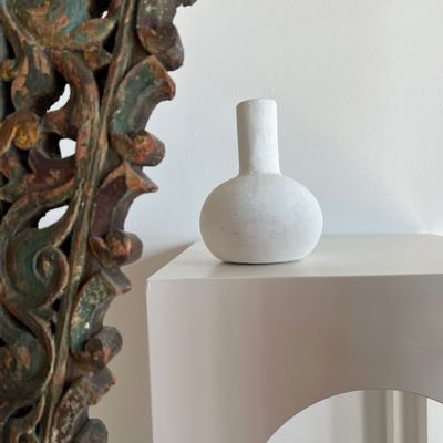 Vases - Small handcrafted drop soliflore vase in terracotta painted white H:20 D:15 - OFFICE OBJETS