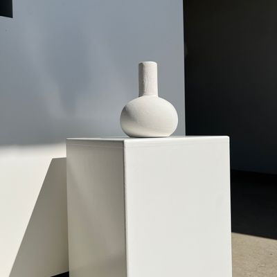 Vases - Small handcrafted drop soliflore vase in terracotta painted white H:20 D:15 - OFFICE OBJETS