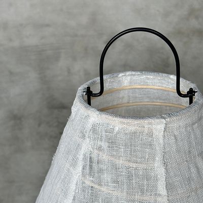 Lampes à poser - Petite lampe à poser japonisante en lin, métal et rotin en forme de goutte H50 D30 - OFFICE OBJETS