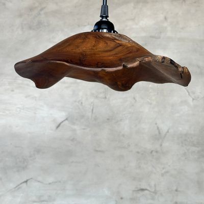 Suspensions - Petite suspension en feuille de teck ondulée (Small D:30 H:20) - OFFICE OBJETS