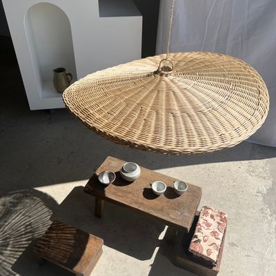 Suspensions - Suspension ou abat-jour en rotin en forme de plateau circulaire ondulant tressé D:80 - OFFICE OBJETS