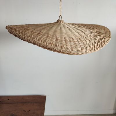 Suspensions - Suspension ou abat-jour en rotin en forme de plateau circulaire ondulant tressé D:80 - OFFICE OBJETS