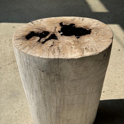 Other tables - Side table in petrified wood, predominantly white with black spots in the heart H:41 D:20 - OFFICE OBJETS