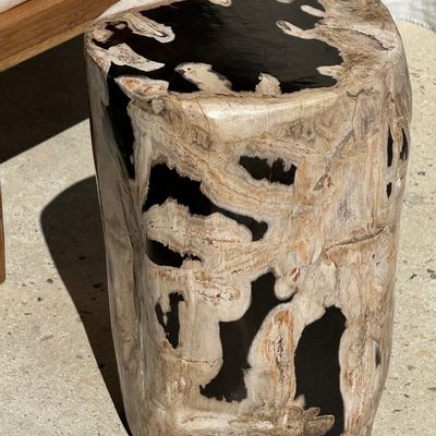 Other tables - Side table in white petrified wood with black heart (network) H:40 D:20 - OFFICE OBJETS