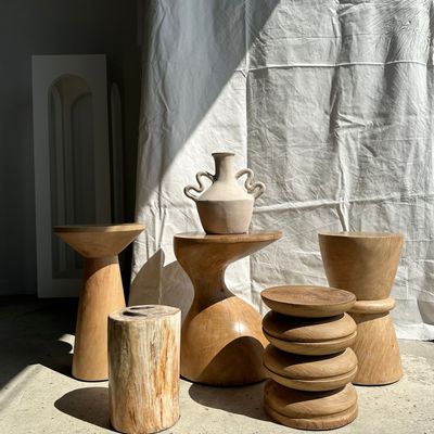 Vases - Vase artisanal en terracotta peint en beige à double anses torsadées H:28 D:32 - OFFICE OBJETS