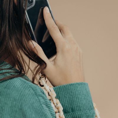 Cadeaux - Attendez la CHAÎNE DE TÉLÉPHONE - FOLIE À TROIS