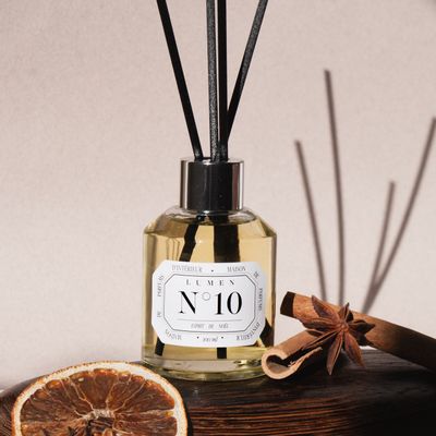 Scent diffusers - Refillable Reed Diffuser 100ml N°10 - Spirit of Christmas - LUMEN • MAISON DE PARFUMS D'INTÉRIEUR