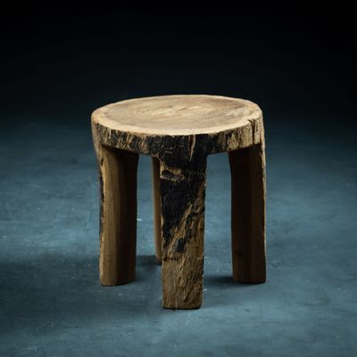 Objets design - Tabouret en bois brut – Authenticité et caractère intemporel - QUINTESSENCE AFRICAINE