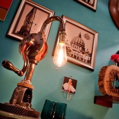 Lampadaires - Pump Lamp — Lampe de table fabriquée à partir de métal recyclé avec un - MAISON ZOE