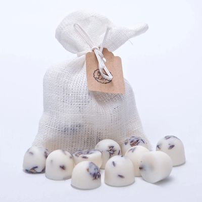 Bougies - Fondants de cire naturelle parfumés dans un sachet en lin de 10 chacun, jasmin, sachet rose - BEAUTY SCENTS CANDLES