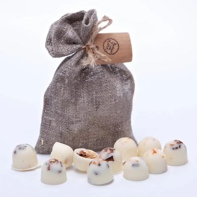 Bougies - Fondants de cire naturelle parfumés dans un sachet en lin de 10 chacun, vanille et café, sachet rose - BEAUTY SCENTS CANDLES