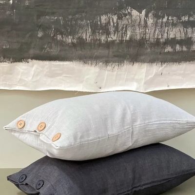 Fabric cushions - Coussin Ava - Boutons - Noirfren - BAAN