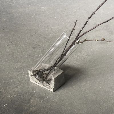 Vases - Vase à fleurs sculptural [PEAK] - CASE STUDIOS