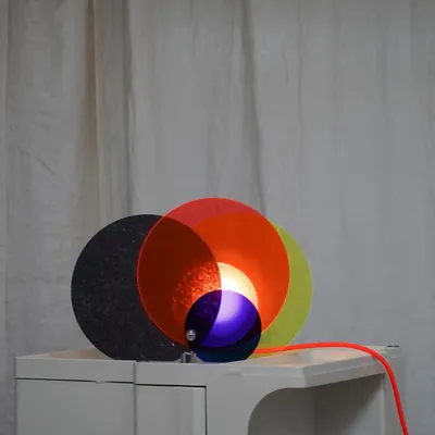 Objets design - Lampe Halo - Lampe 2-en-1 colorée Made in France en plastique recyclé - RAYON VERT STUDIO