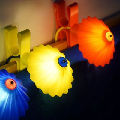 Objets design - Lampe parasol - Lampe pince Made in France en plastique bio-sourcé - RAYON VERT STUDIO