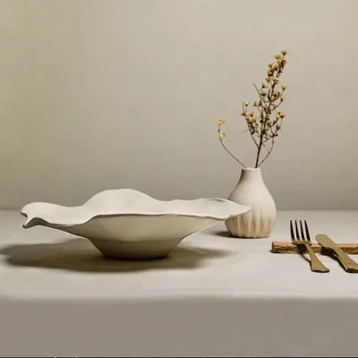 Assiettes de réception - Plaque florale à large rebord - MARIA MONASTERIO CERAMIC