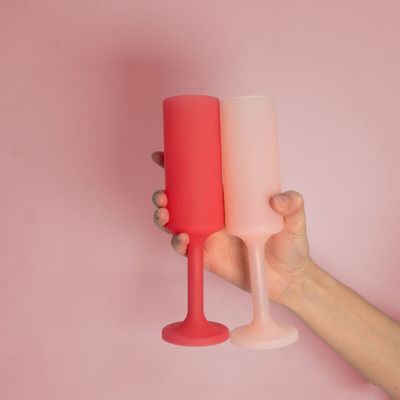 Outdoor pools - SEFF - unbreakable silicone champagne flutes - PORTER GREEN