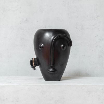 Unique pieces - Black Clay Head Vase with Earring - HUAKAL