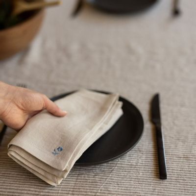 Linge de table textile - Serviettes en lin beige (lot de 2) — Broderie florale - OURY HOME
