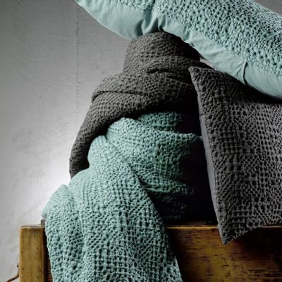 Linge de lit - Jeté Tana Vert de gris 180 x 260 - MAISON VIVARAISE - SDE VIVARAISE WINKLER