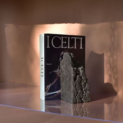 Sculptures, statuettes and miniatures - Catharsis Bookends – Set of Two Stone Sculptures, Ash Black - COKI