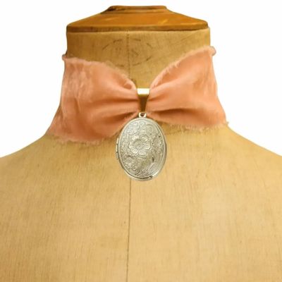 Bijoux - Choker Velours de soie rose - Locket - FASCINATO